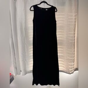 KIKO Black Simple Sleeveless Velvet Like Dress